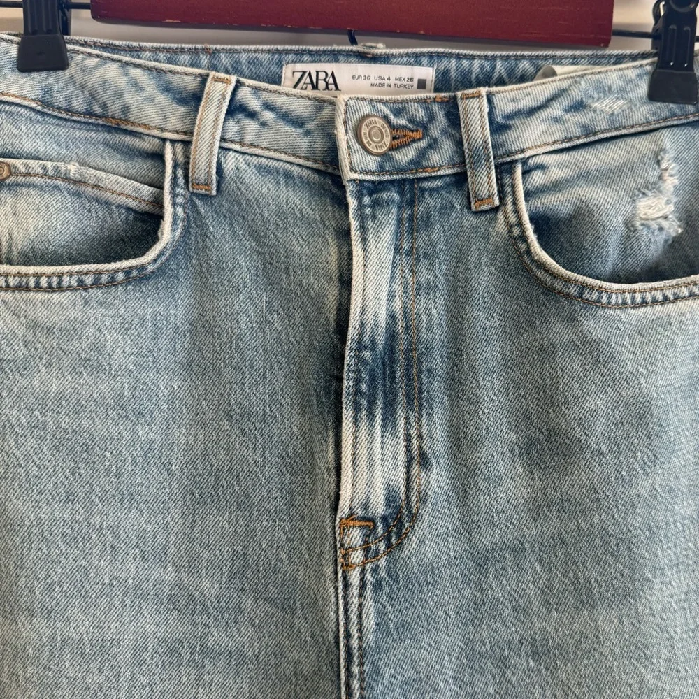 ZARA High-Waisted Straight Leg Jeans – Light Wash size 4 - Picture 3 of 12